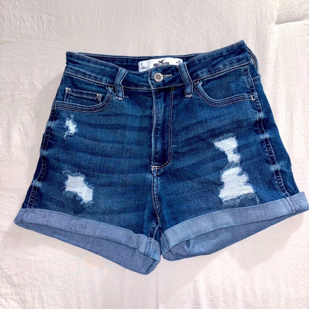 Women’s Curvy High Rise 3 in Demin Shorts Stretchy Distressed from Hollister